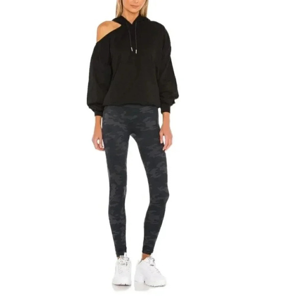 SPANX Look at Me Now Leggings Black Camo Compression Size Medium - Picture 3 of 7